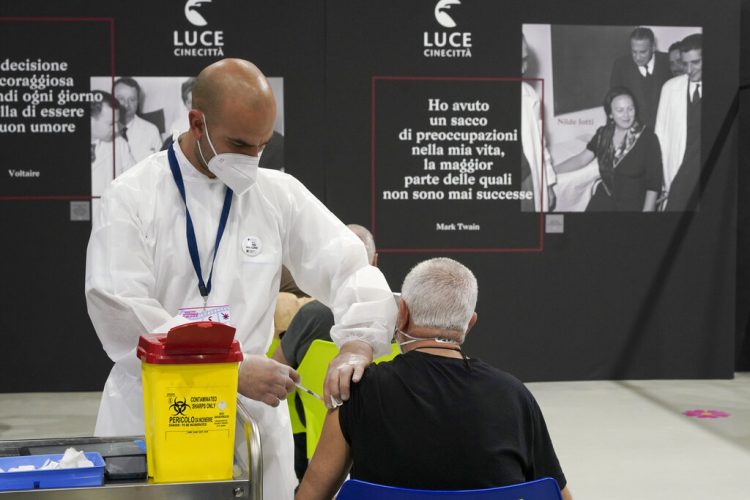 Mon. 8:43 a.m.: Unvaccinated Italians face new restrictions as holidays near